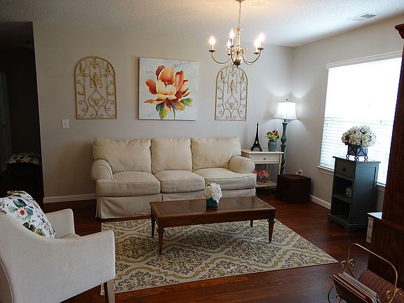 Living Room / Dining Room