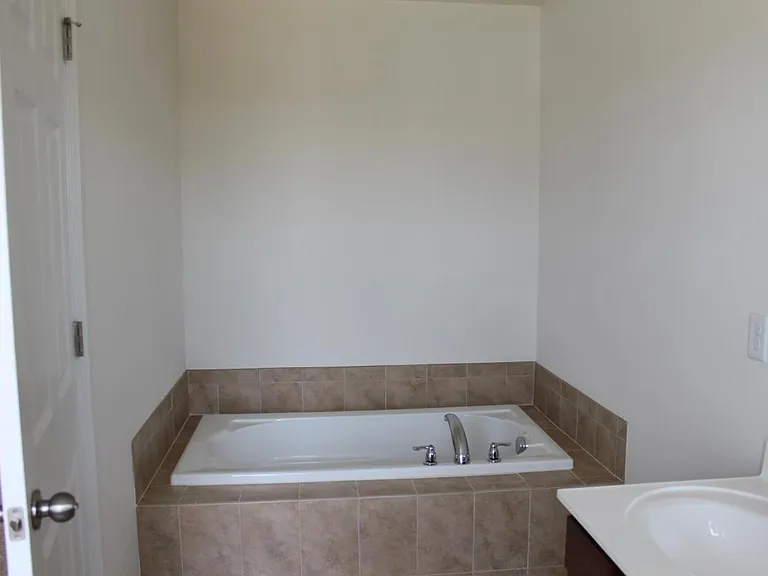 976 King Way — Photo 13