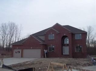 51692 Serra Ct, Macomb, MI 48042