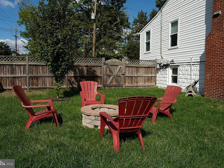 5001 Apache St — Photo 2
