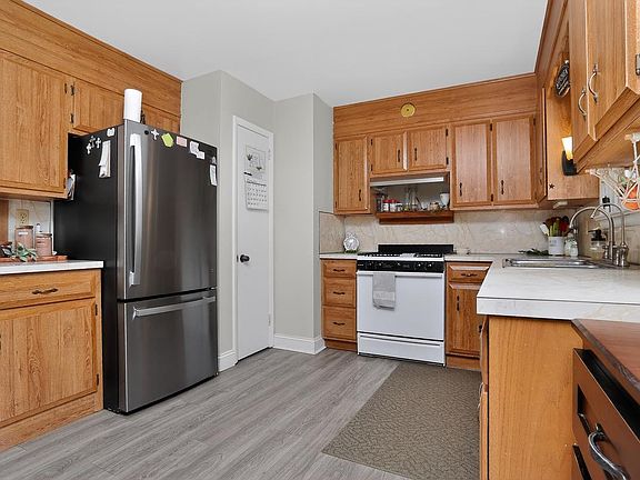 3rd image of 513 Jacobs Rd