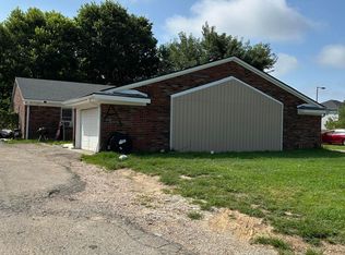 4617 Beechbrook Rd #A & B, Louisville, KY 40218