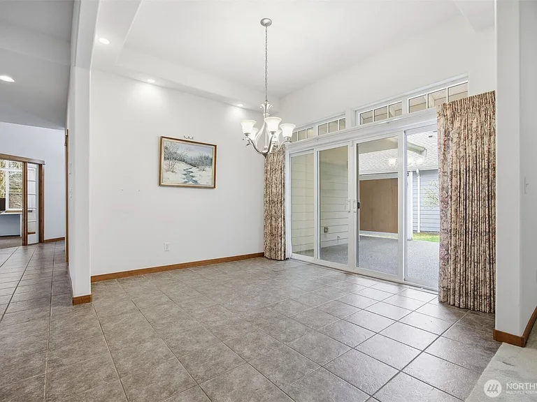 237 Creekview Crst — Photo 6