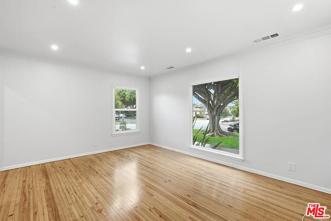 3 bed, 1.5 bath, 1213 sqft, $6,195 — Photo 4