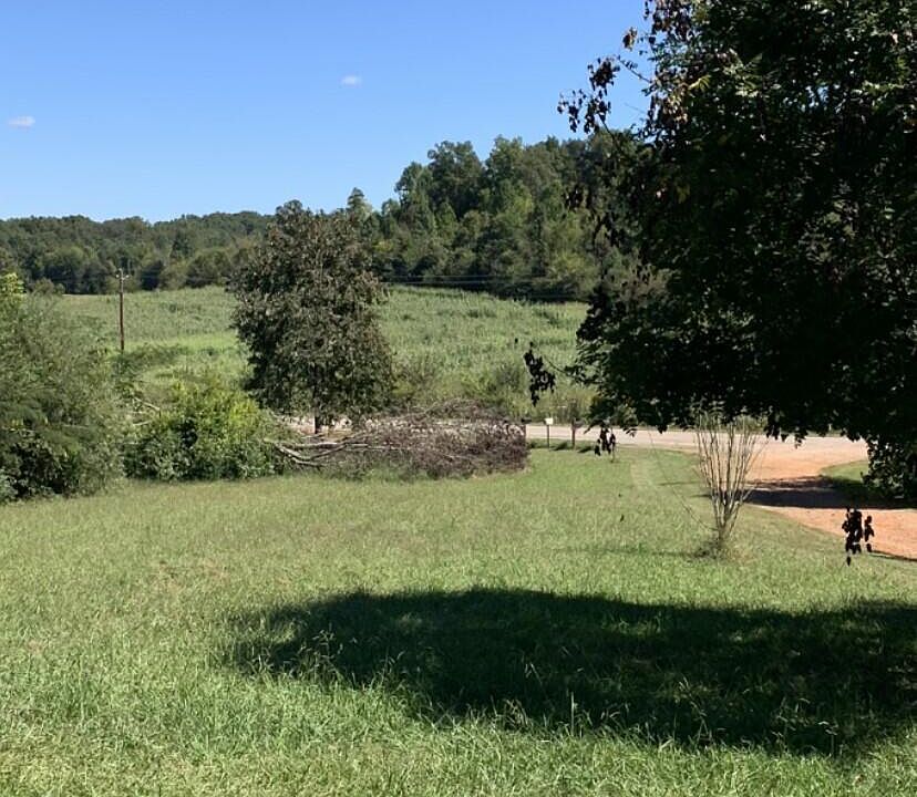 2nd image of 167 Loudon Rd