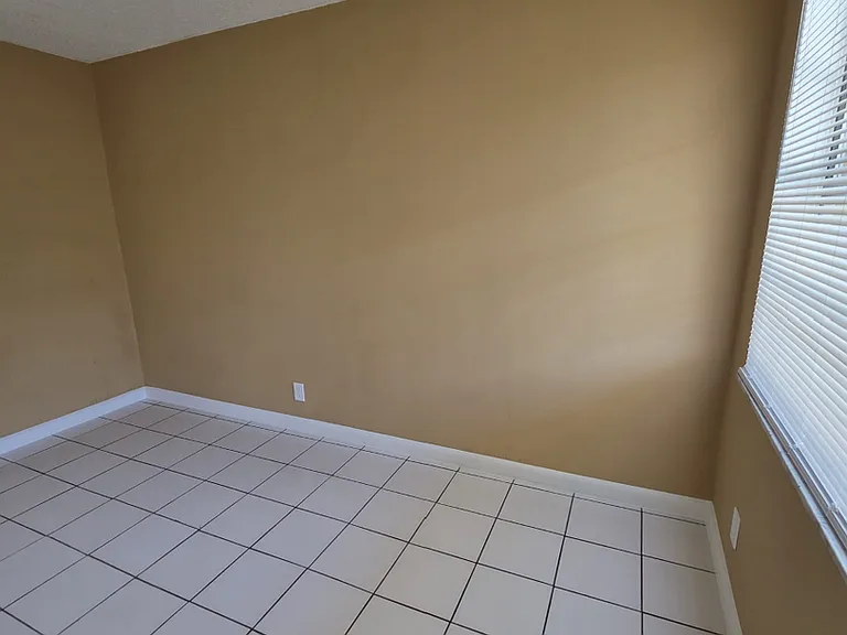 1150 NE 17th Ct — Photo 9