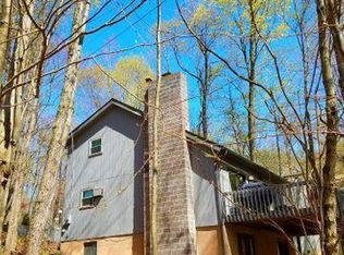 27 Pocono Ct, Lake Ariel, PA 18436