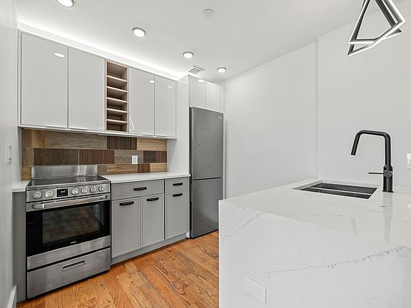 5th image of 2112 Avenue P #806