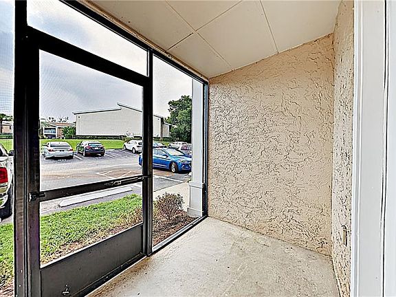 2nd image of 185 N Pearl Lake 114 Cswy