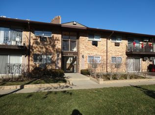 832 E Old Willow Rd APT 103, Prospect Heights, IL 60070