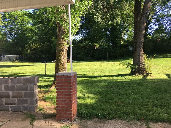 3rd image of 1209 W Vine Ave