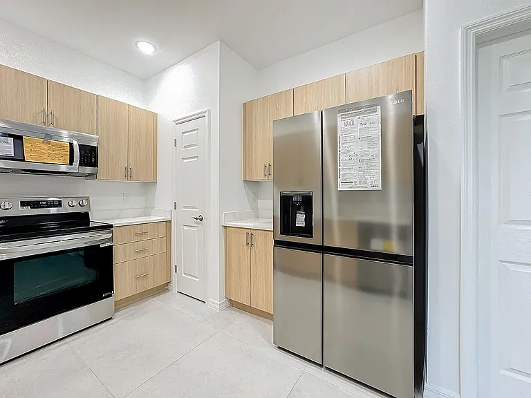 1711 Barton Towne Cir — Photo 17