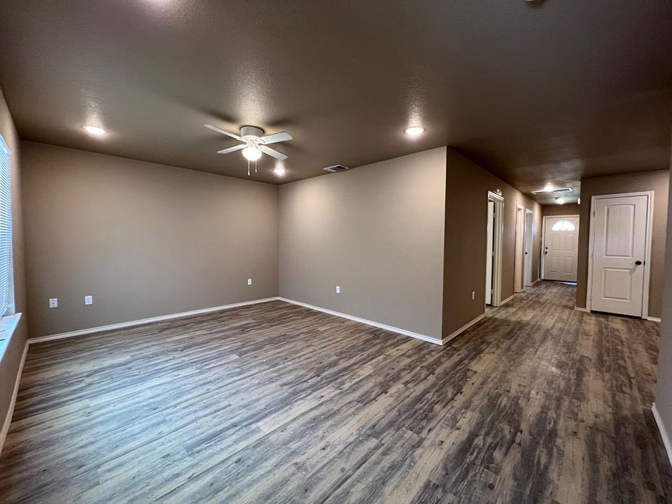 2215 E Main St, Lubbock, TX 79403 | Zillow