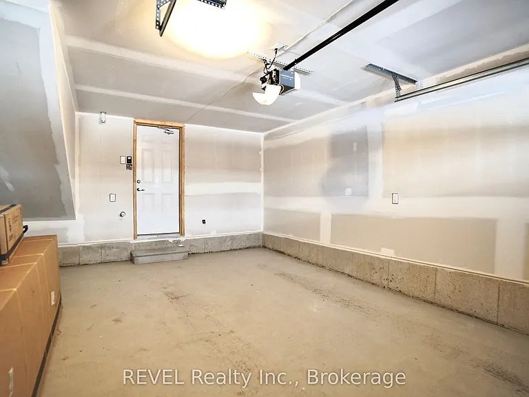 11 Lilac Ln — Photo 24