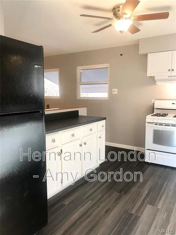3 bed, 1.0 bath, 1208 sqft, $1,600 — Photo 3
