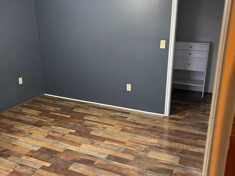 Master Bedroom w/ Walk-in Closet