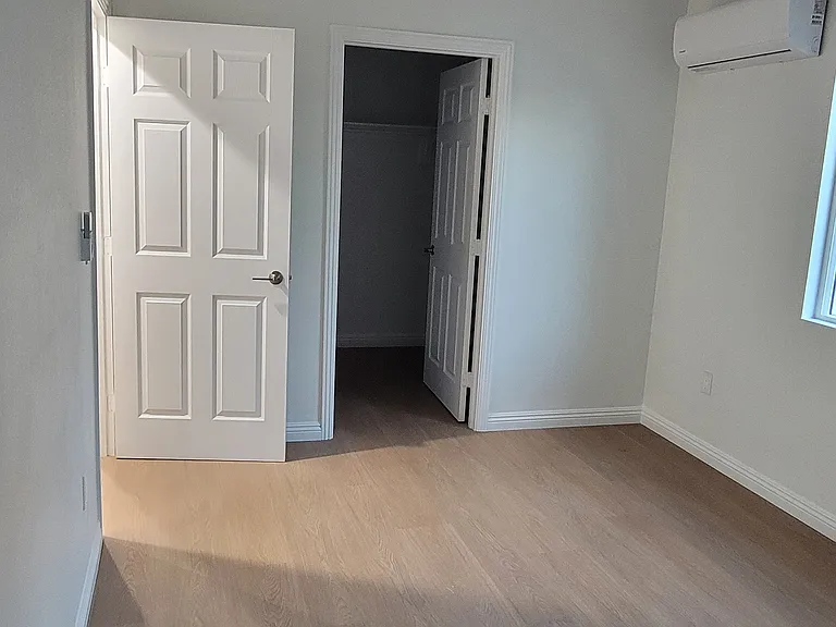 424 W Poplar St #C — Photo 13