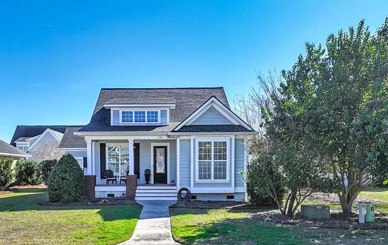 233 Torrington Blvd — Photo 1
