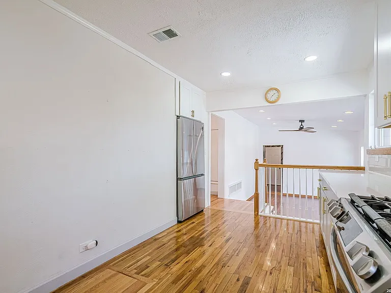 227 Devonshire Dr — Photo 21