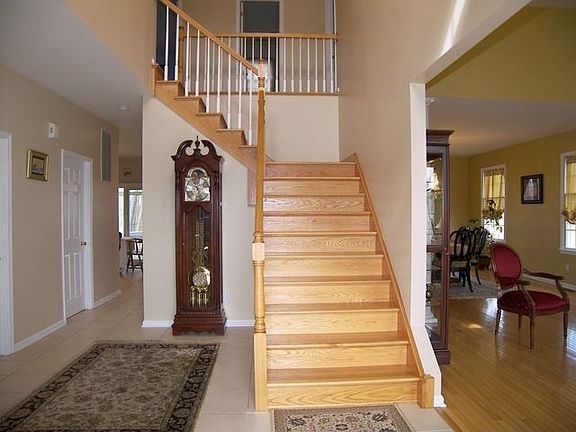 2nd image of 17 Loomis Dr