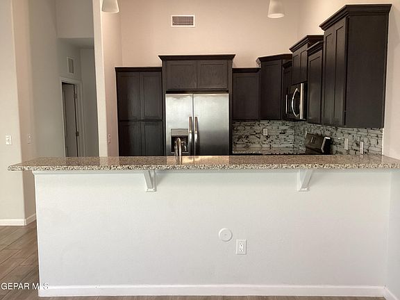 3rd image of 918 Nickel Hill Ave