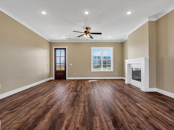 5th image of 100 Arrow Dr