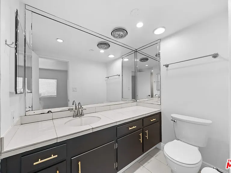 148 S Reeves Dr #4 — Photo 19
