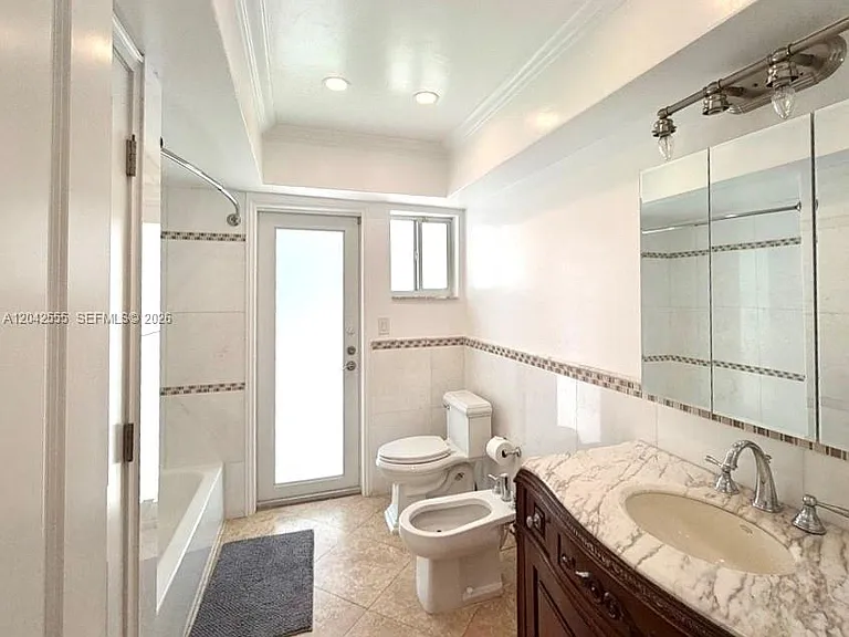 4409 Monserrate St — Photo 11