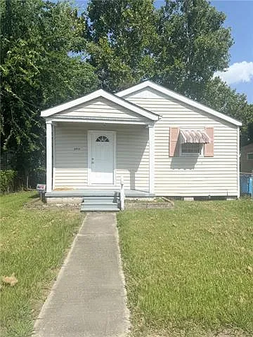 2 bed, 1.0 bath, 696 sqft, $1,350 — Photo 1