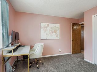 927 Pondview Ct, Vadnais Heights, MN 55127