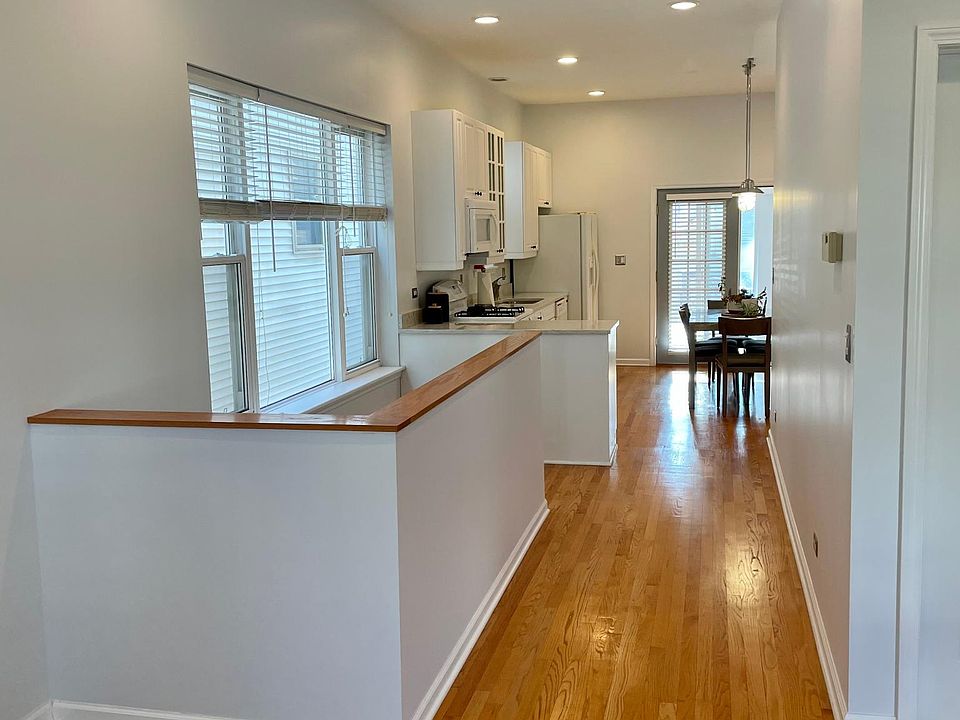 1st image of 1824 N Talman Ave #1