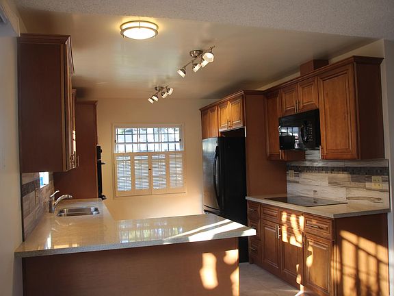 4th image of 2740 E De Soto St APT 1
