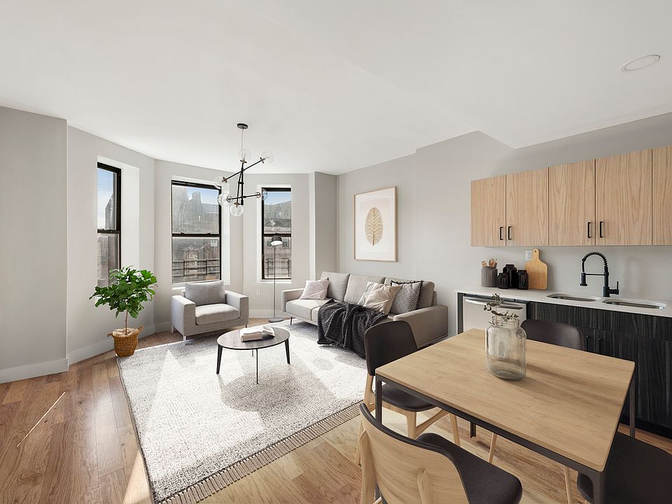 1st image of 133A Quincy St APT 2