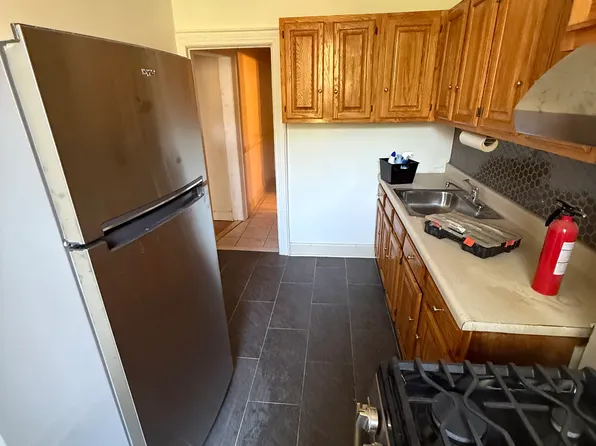 1655 Lincoln Place image 6 of 17