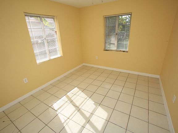5th image of 811 S B St