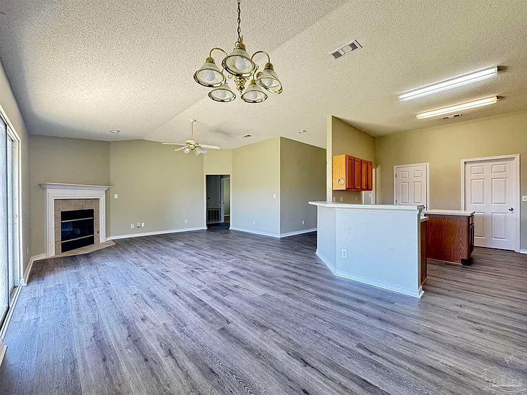 537 Batten Blvd — Photo 2