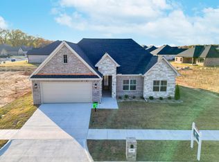 608 Corondelet Ln, Maumelle, AR 72113
