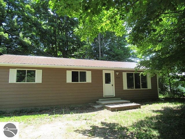 1st image of 4409 Hickory Dr