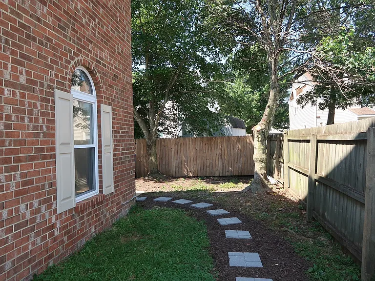 417 Greenview Dr — Photo 23
