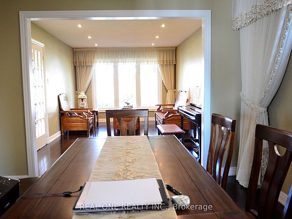 5th image of 4379 Sedgefield Rd