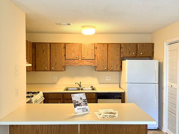 4th image of 1600 Oakpointe Dr SW APT G