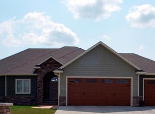 2201 43rd Ave S, Grand Forks, ND 58201