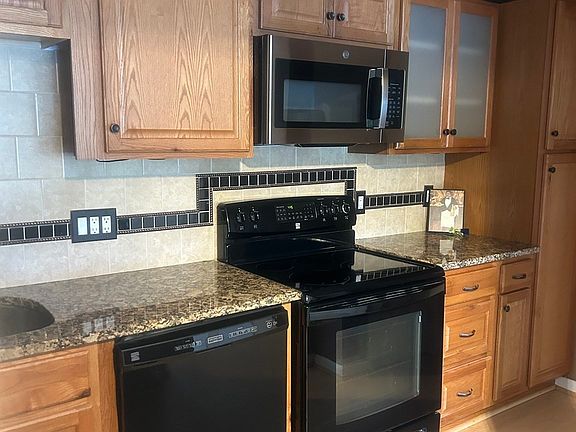 2nd image of 8 Hallmark Gdns APT 5