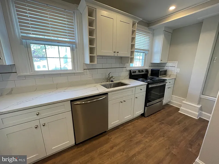 303 S Olive St #1 — Photo 2