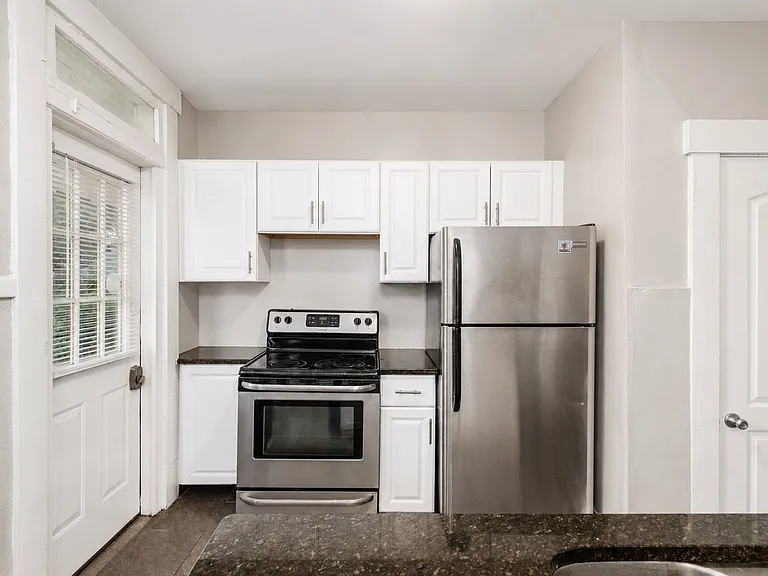 24 E Blake Ave — Photo 13