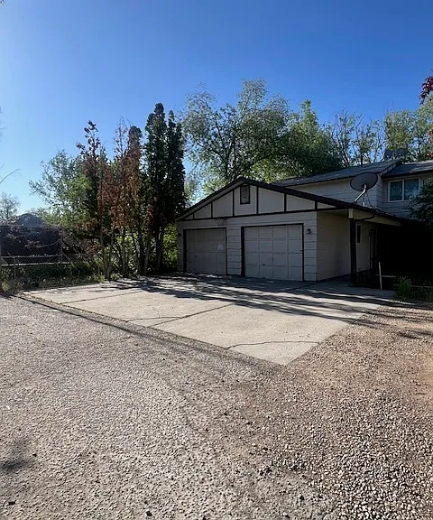 1896 N Allumbaugh St — Photo 2