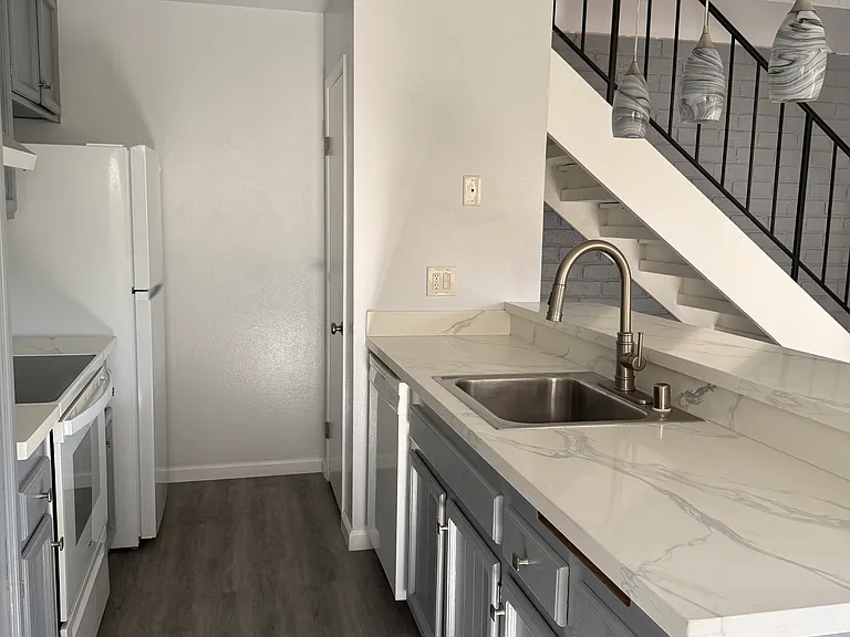 9860 Buena Vista Ave — Photo 11