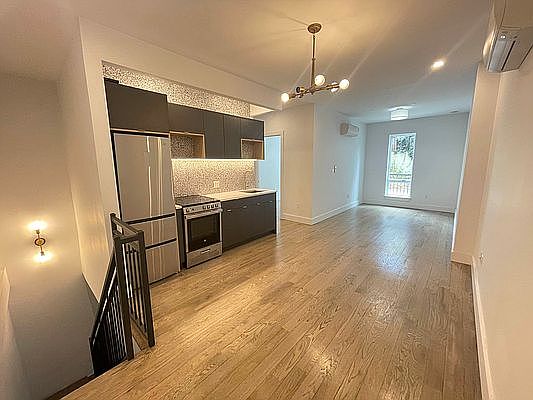1st image of 545 Gates Ave #1R