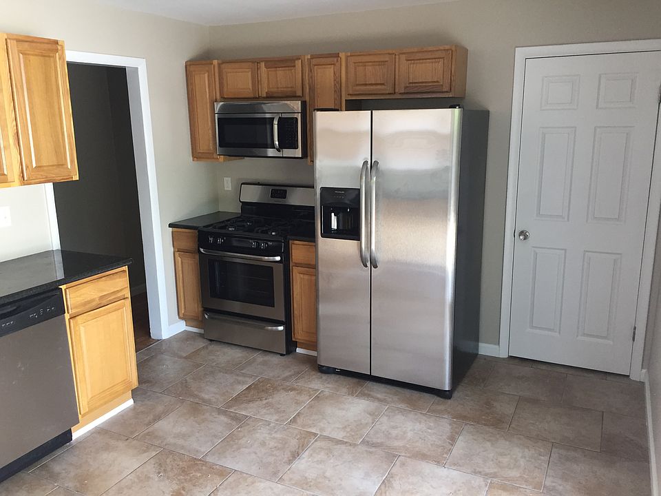 1st image of 652 Forest St