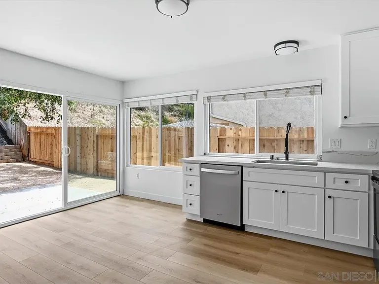 1507 Lower Lake Ct — Photo 4